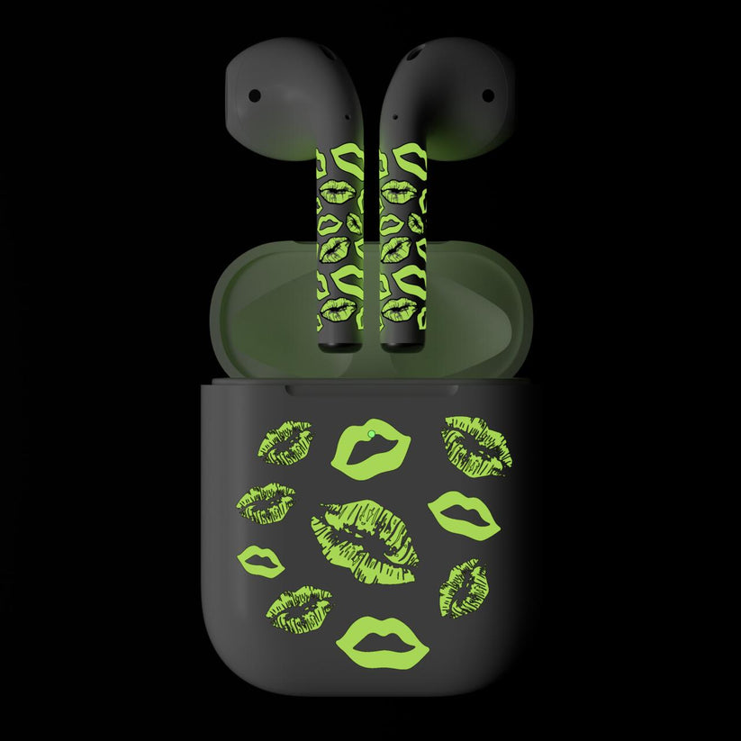 Next One ArtSkin naljepnica za Airpods 1. i 2. generacije - Glowing Lips - iSTYLE.hr
