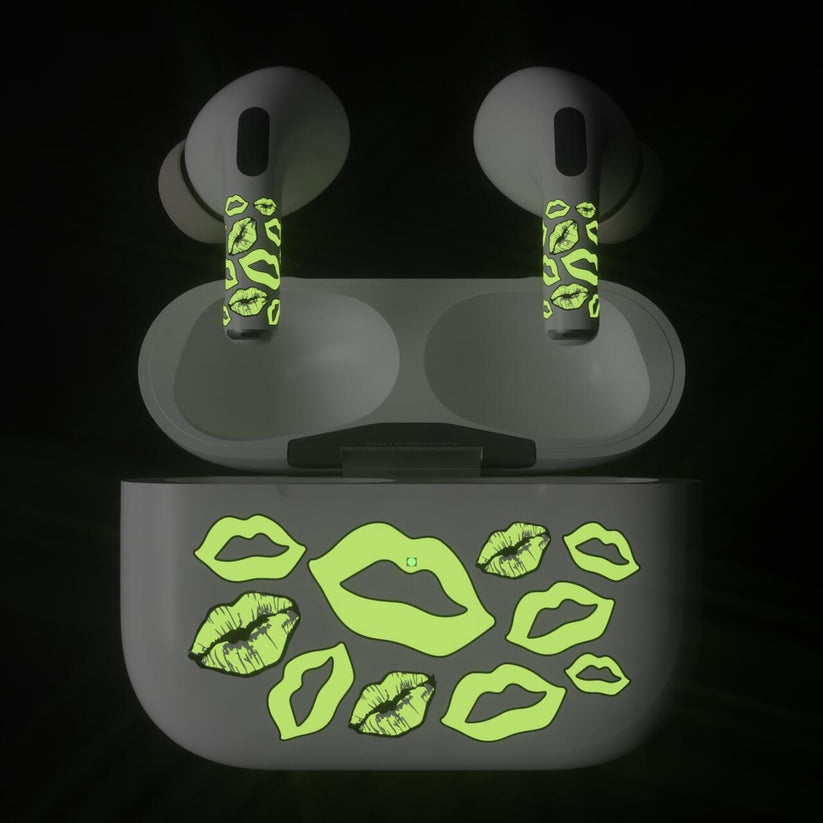 Next One ArtSkin naljepnica za Airpods Pro 1. i 2. generacije - Glowing Lips - iSTYLE.hr
