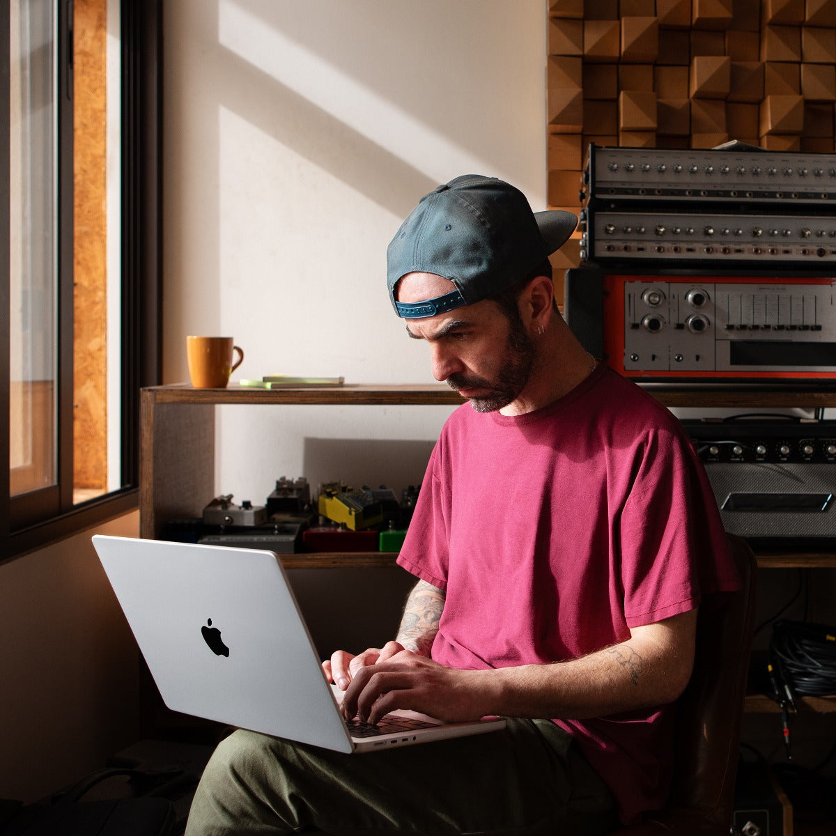 14-inčni MacBook Pro: M2 Pro 10C, 16GB, 512GB - svemirski sivi - iSTYLE.hr